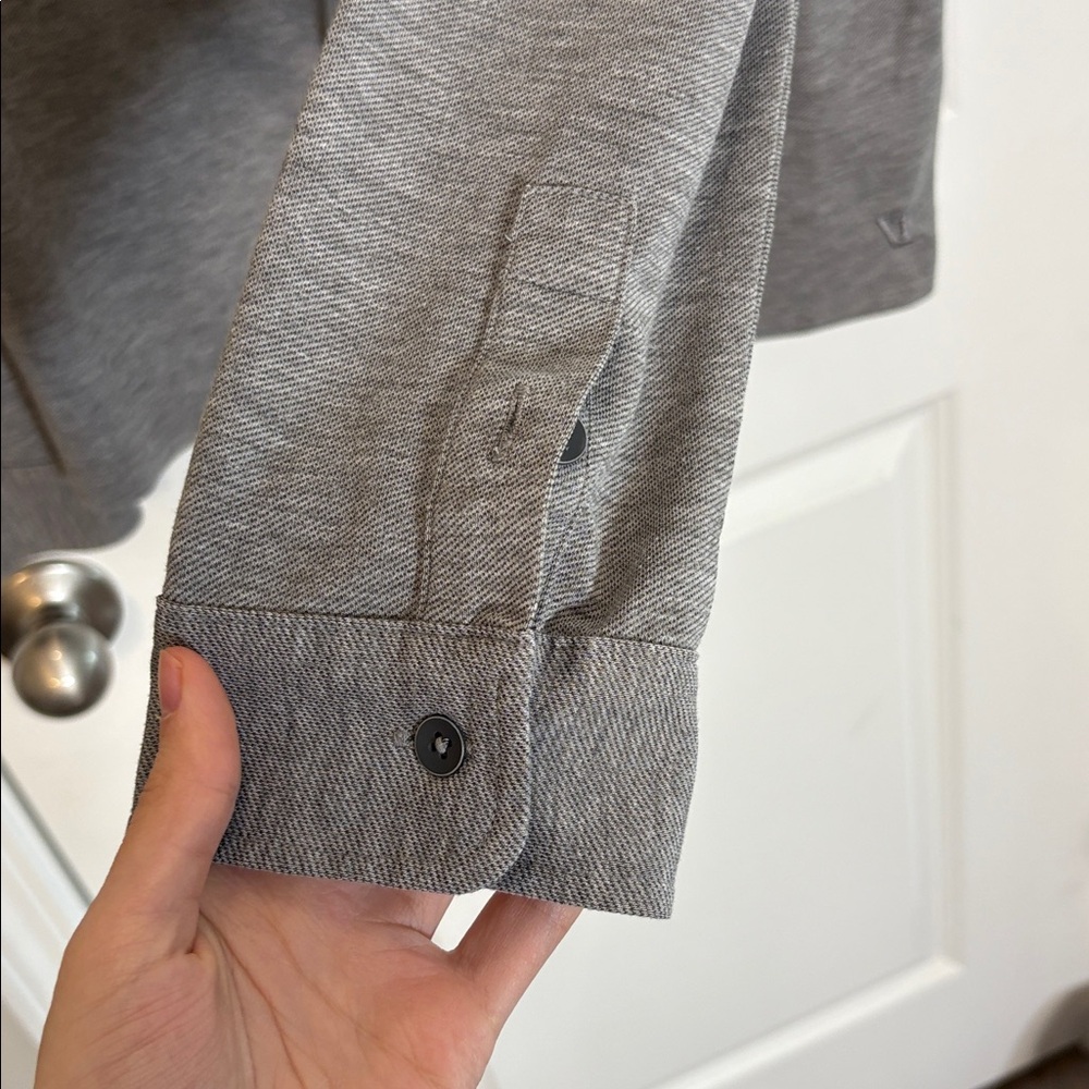 Vuori Men’s Gray long sleeve Buttoned down performance collared Shirt Medium - Picture 4 of 8